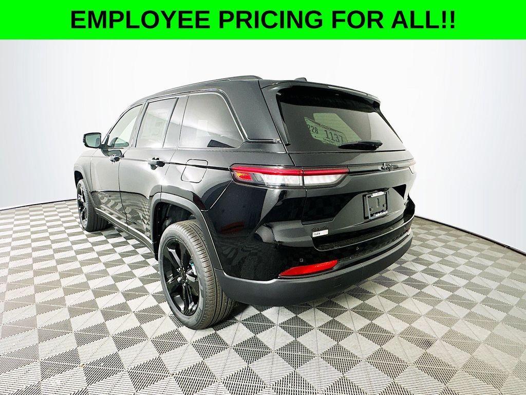 new 2025 Jeep Grand Cherokee car, priced at $45,685