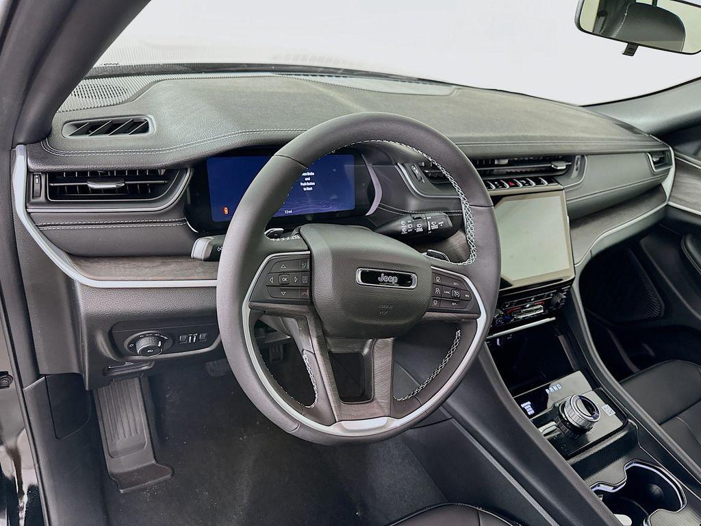 new 2025 Jeep Grand Cherokee car, priced at $45,685