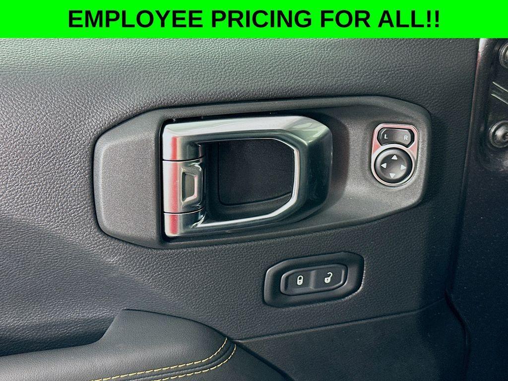 new 2025 Jeep Gladiator car, priced at $45,268