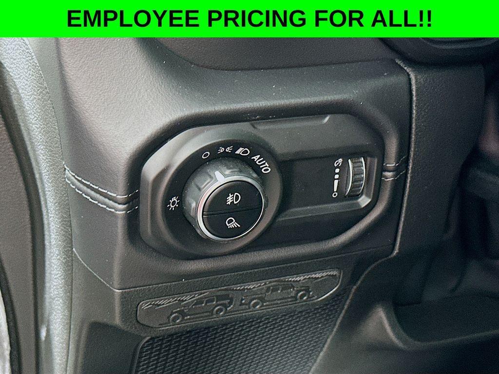 new 2025 Jeep Gladiator car, priced at $45,268