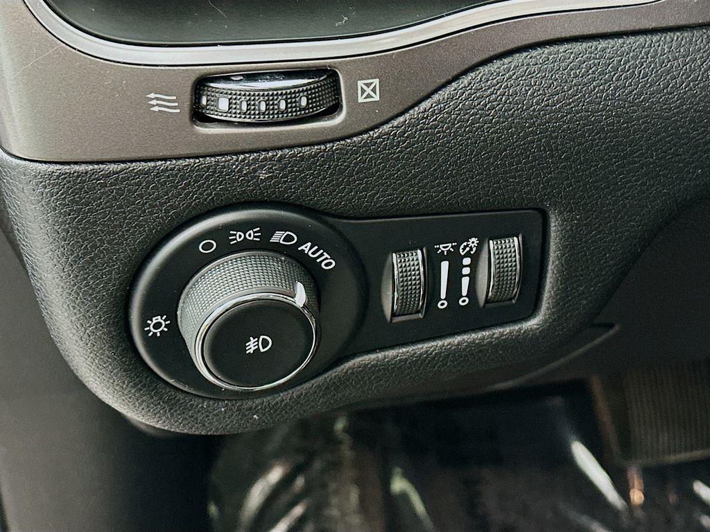 used 2020 Jeep Cherokee car, priced at $15,998