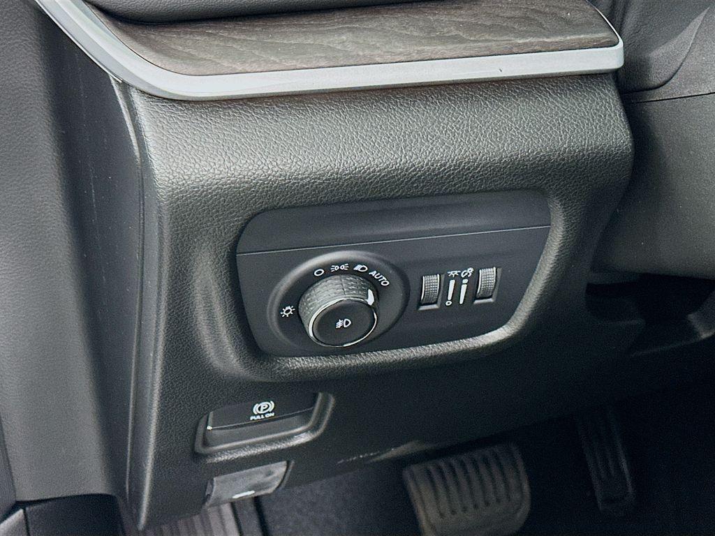 new 2025 Jeep Grand Cherokee L car, priced at $45,907