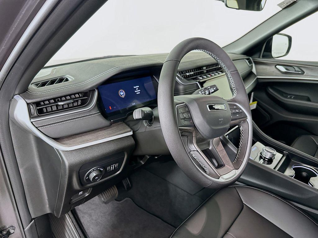 new 2025 Jeep Grand Cherokee car, priced at $46,835
