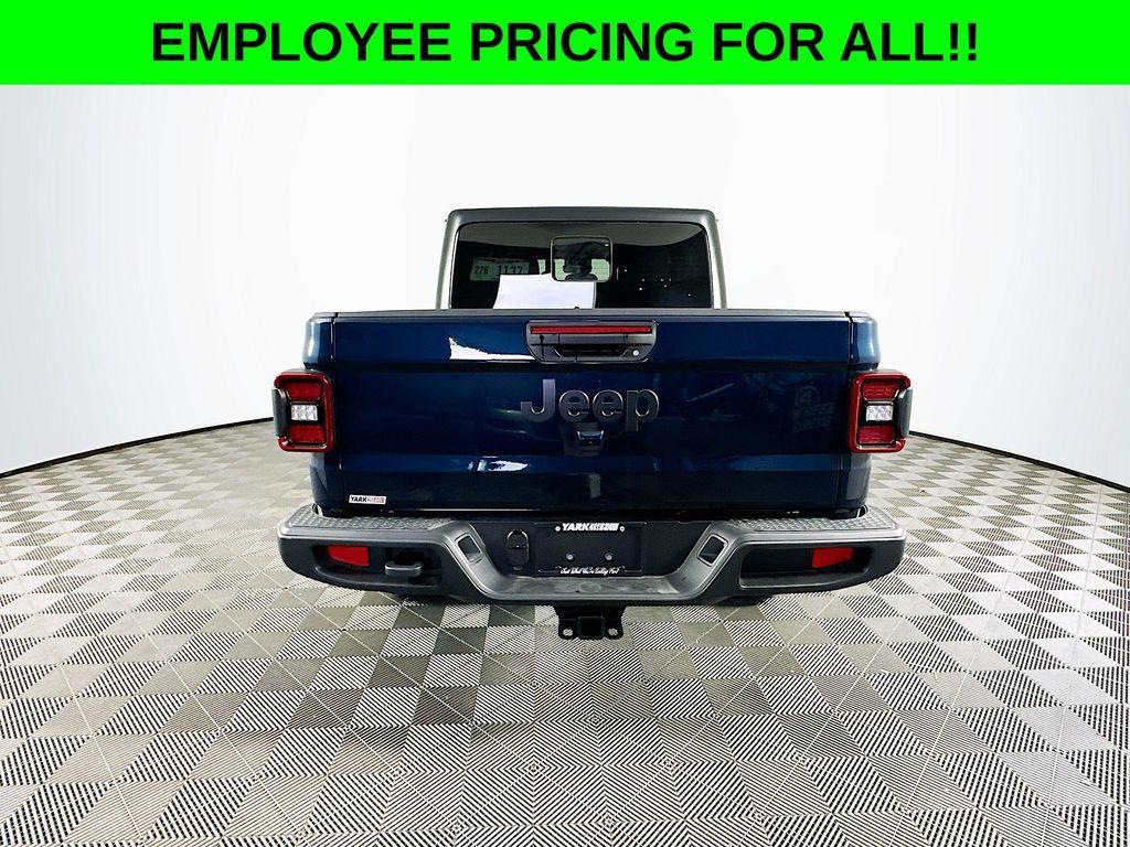 new 2025 Jeep Gladiator car, priced at $47,183