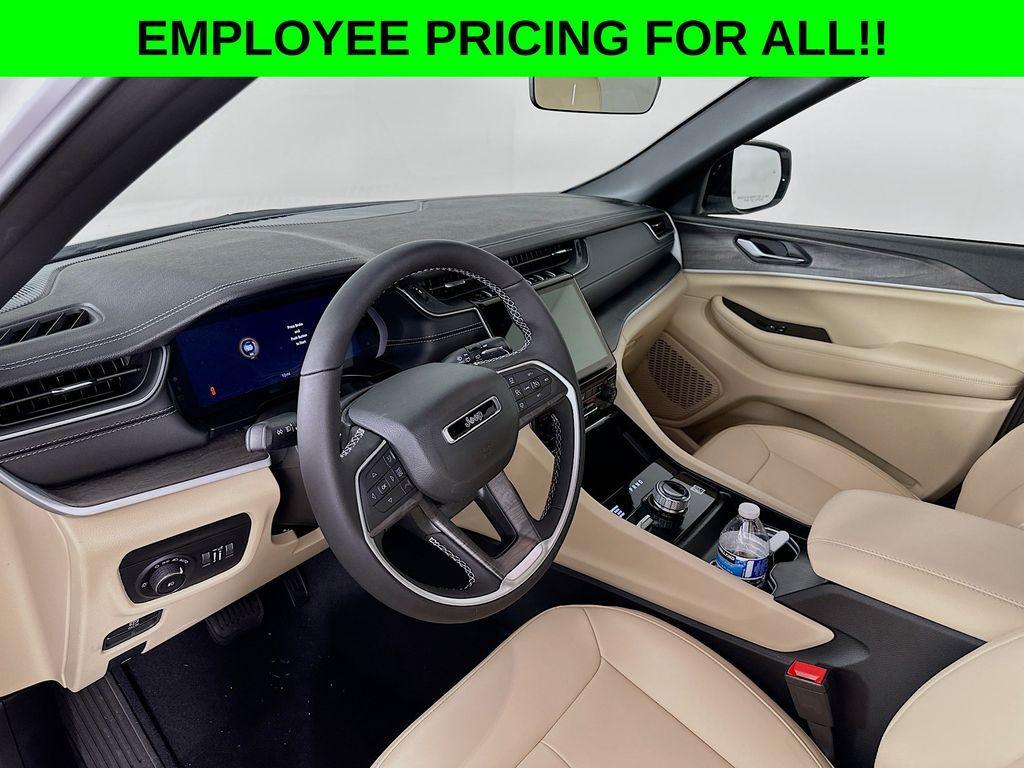 new 2025 Jeep Grand Cherokee car, priced at $47,240