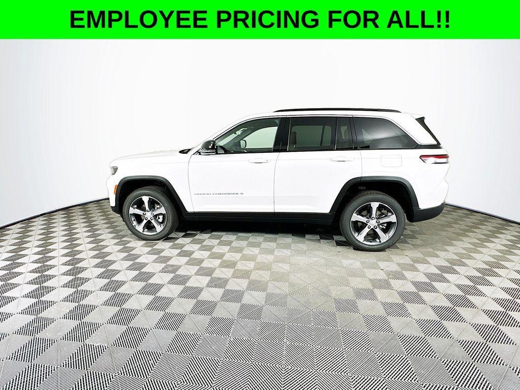 new 2025 Jeep Grand Cherokee car, priced at $47,240