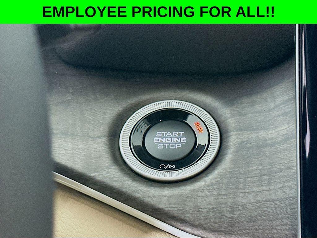 new 2025 Jeep Grand Cherokee car, priced at $47,240