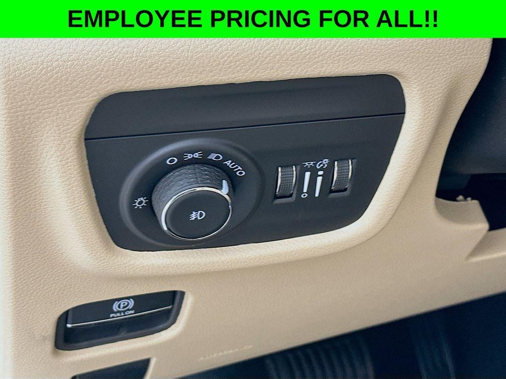 new 2025 Jeep Grand Cherokee car, priced at $47,240