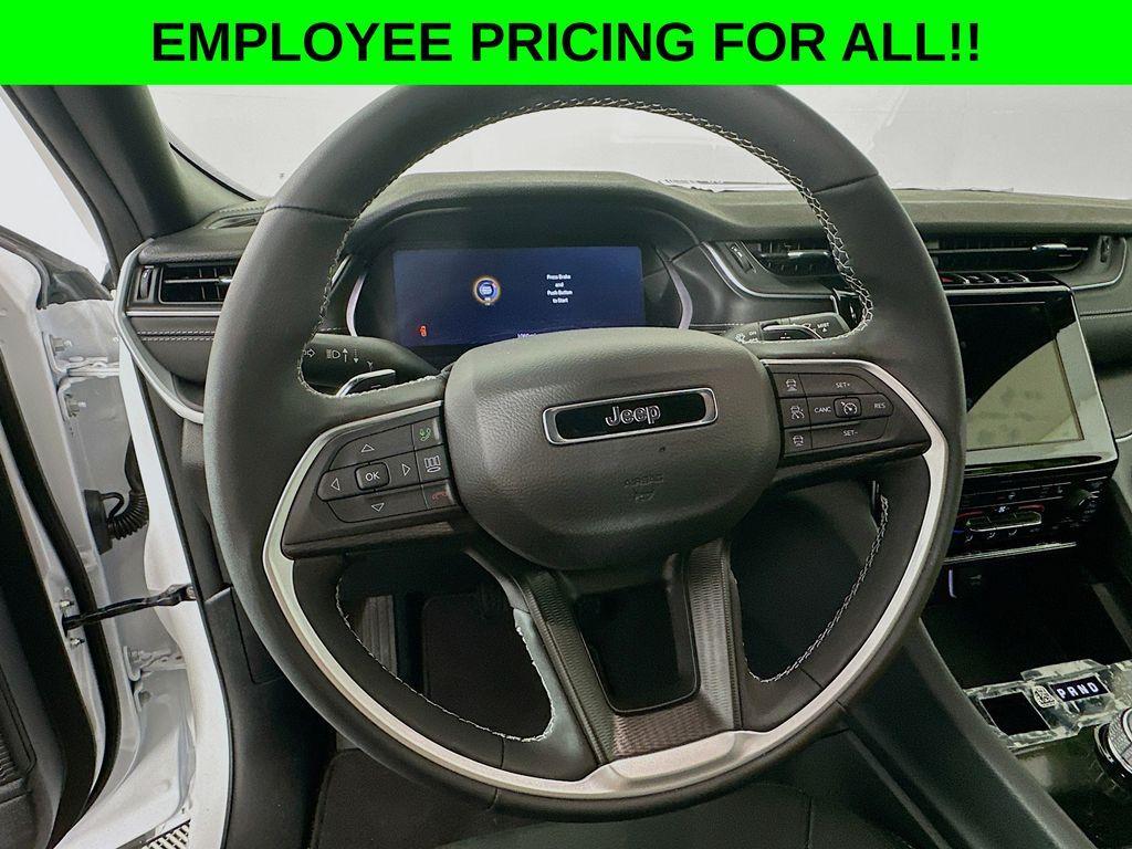 new 2025 Jeep Grand Cherokee car, priced at $40,827