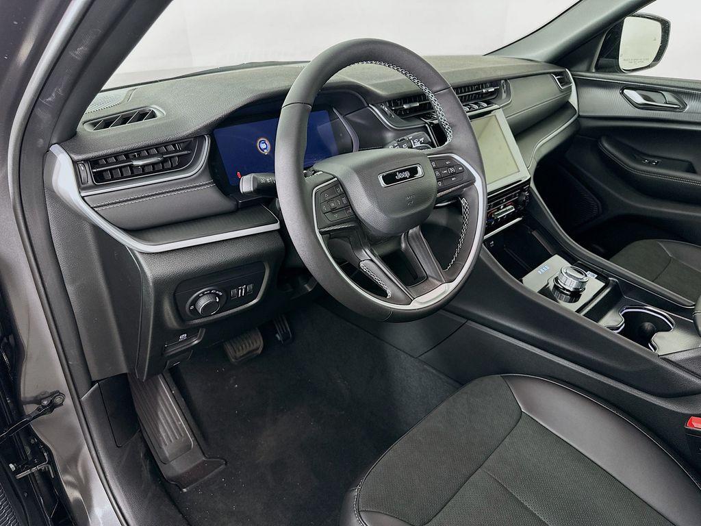 new 2025 Jeep Grand Cherokee car, priced at $43,482