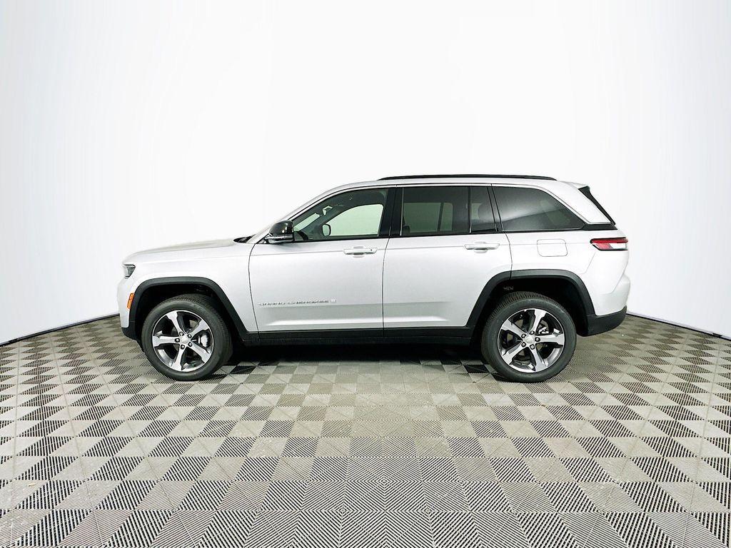 new 2025 Jeep Grand Cherokee car, priced at $47,750