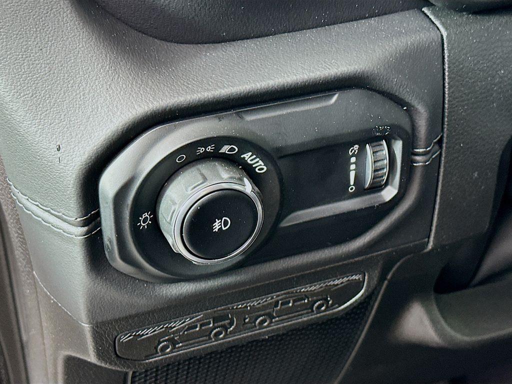 new 2025 Jeep Wrangler car, priced at $53,870