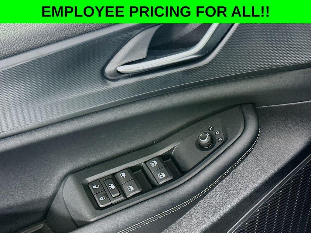 new 2025 Jeep Grand Cherokee L car, priced at $42,028