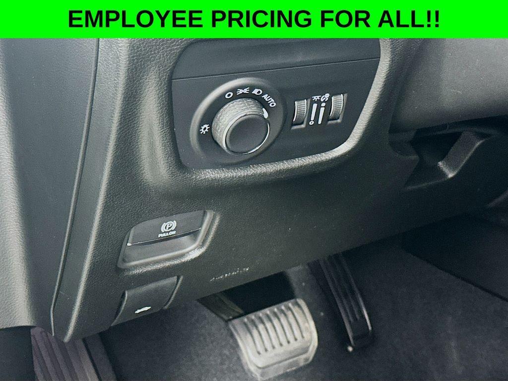 new 2025 Jeep Grand Cherokee L car, priced at $42,028