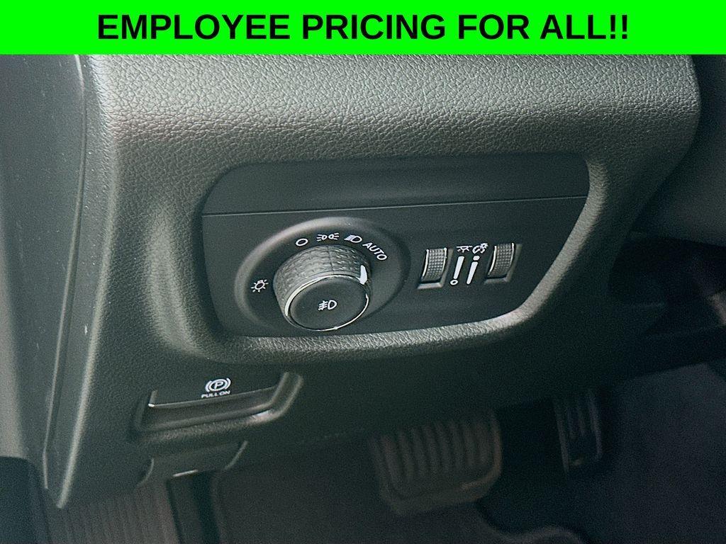 new 2025 Jeep Grand Cherokee car, priced at $42,846