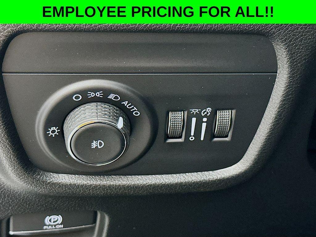 new 2025 Jeep Grand Cherokee car, priced at $47,750