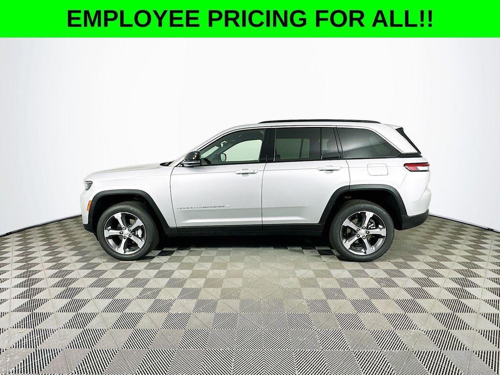 new 2025 Jeep Grand Cherokee car, priced at $47,750