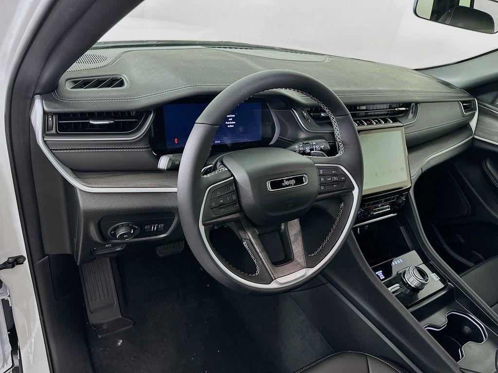 new 2025 Jeep Grand Cherokee car, priced at $45,091