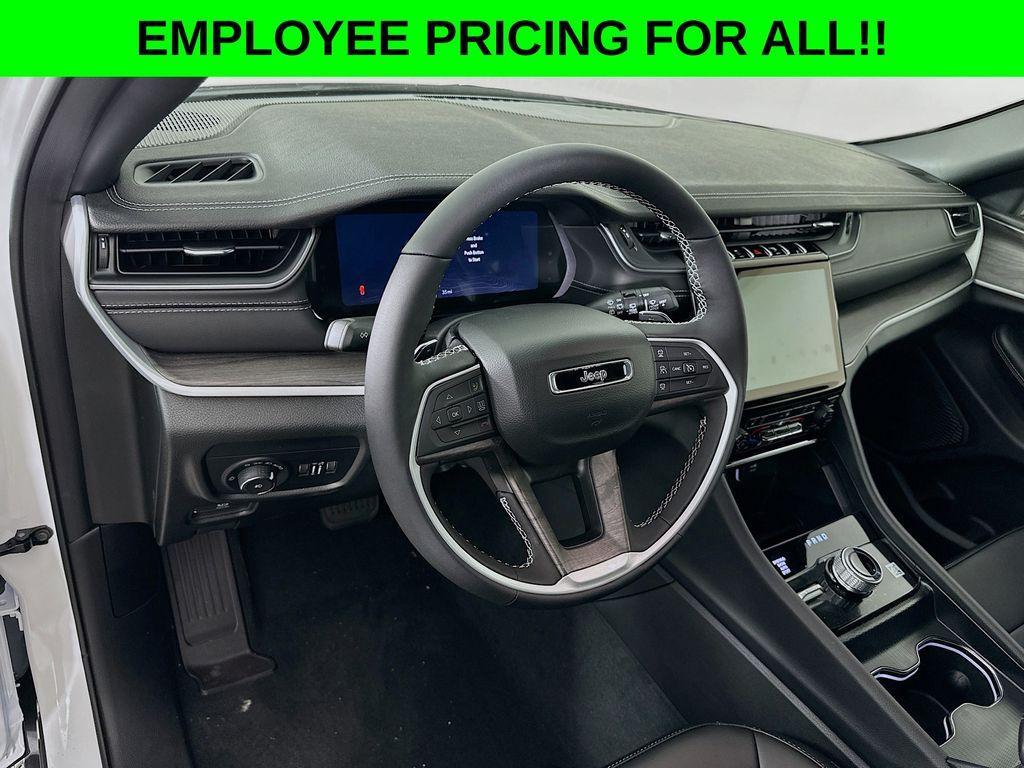 new 2025 Jeep Grand Cherokee car, priced at $45,091