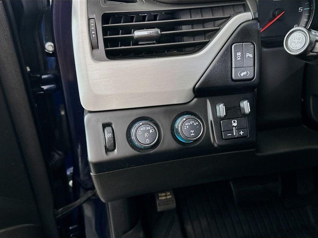 used 2018 GMC Yukon car, priced at $27,604