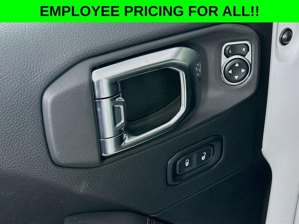 new 2025 Jeep Wrangler car, priced at $60,062