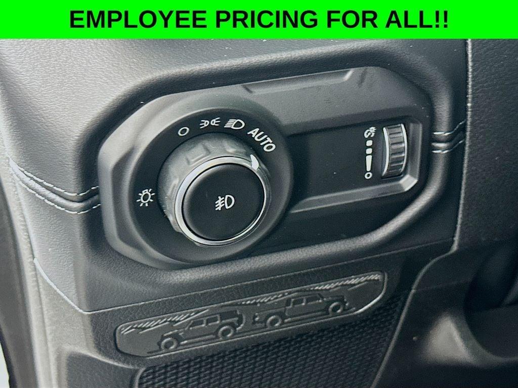 new 2025 Jeep Wrangler car, priced at $60,062
