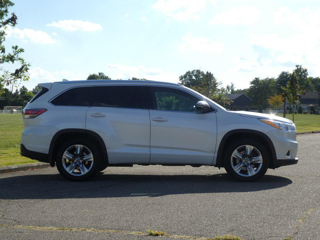 used 2016 Toyota Highlander car, priced at $22,900