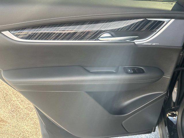 used 2025 Cadillac XT6 car, priced at $47,500