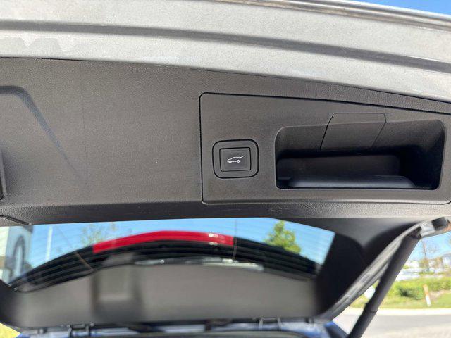 used 2025 Cadillac XT5 car, priced at $39,990