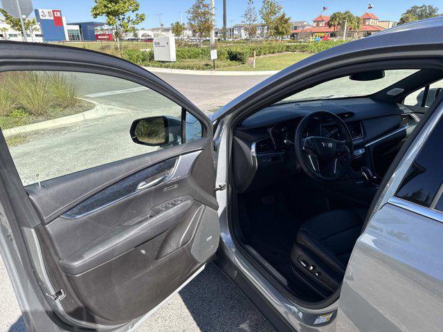 used 2025 Cadillac XT5 car, priced at $39,990