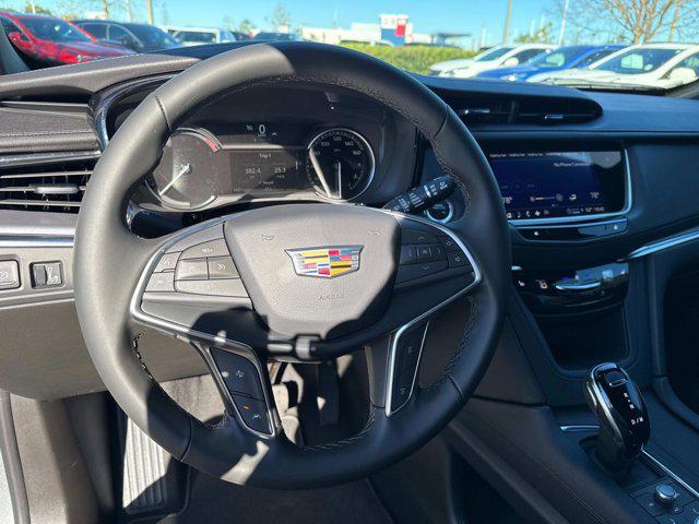 new 2025 Cadillac XT5 car, priced at $45,989