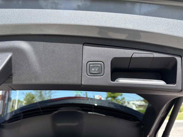 used 2023 Cadillac XT4 car, priced at $29,990