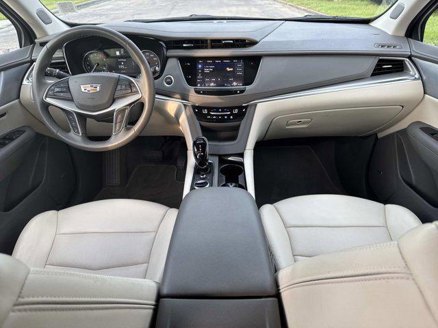 used 2025 Cadillac XT5 car, priced at $38,500