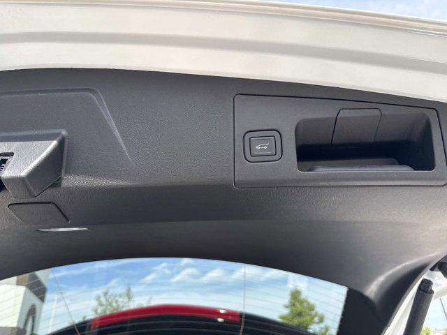 new 2025 Cadillac XT5 car, priced at $59,915