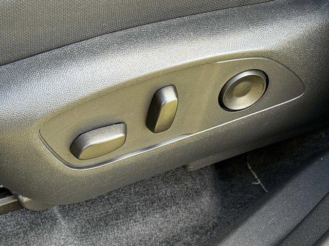 used 2025 Chevrolet Traverse car, priced at $34,990