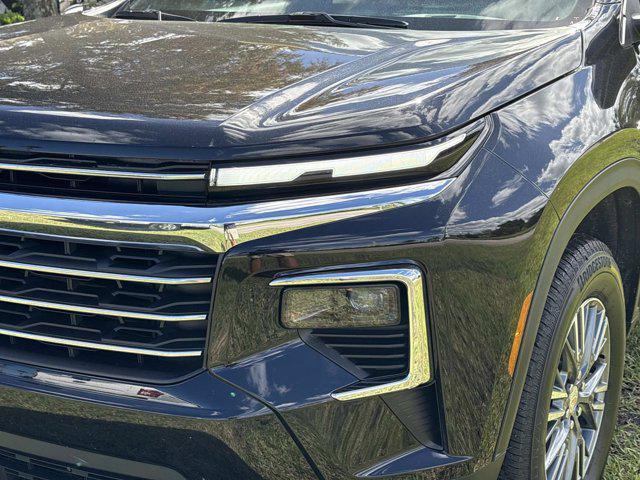 used 2025 Chevrolet Traverse car, priced at $34,990