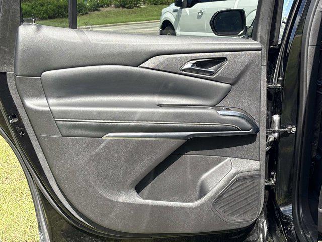 used 2025 Chevrolet Traverse car, priced at $34,990