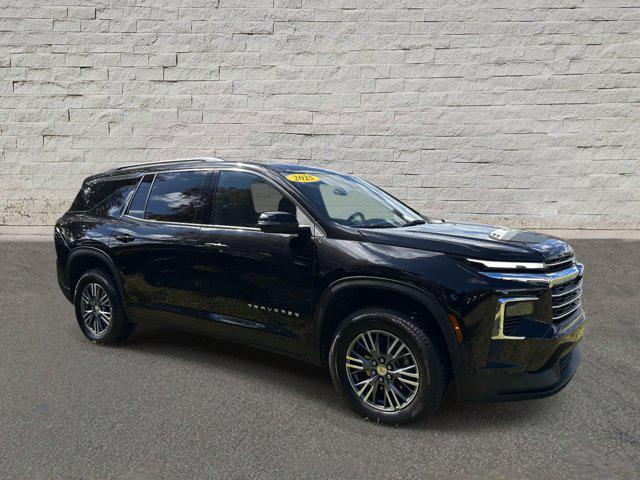 used 2025 Chevrolet Traverse car, priced at $34,990