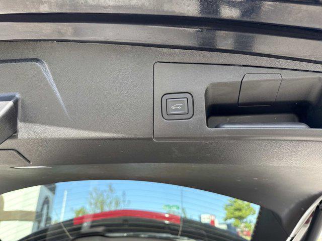 used 2025 Cadillac XT5 car, priced at $41,900