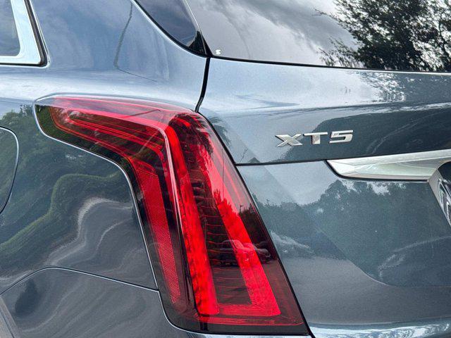 used 2021 Cadillac XT5 car, priced at $31,500