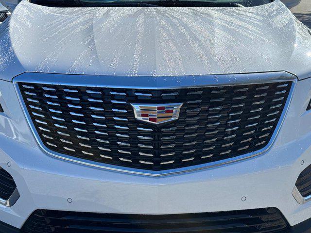 new 2025 Cadillac XT5 car, priced at $54,215