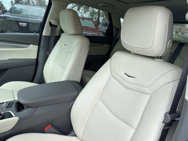 new 2025 Cadillac XT5 car, priced at $54,134