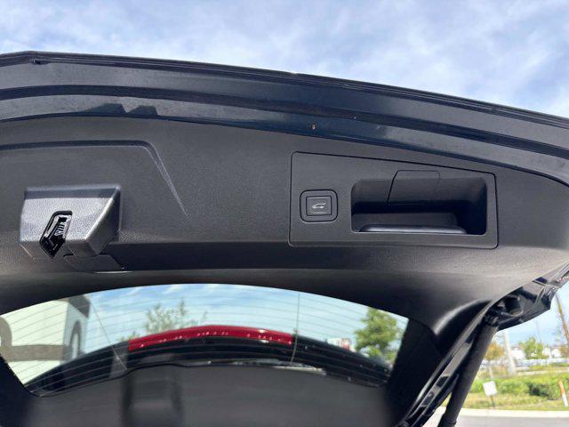 new 2025 Cadillac XT5 car, priced at $57,500