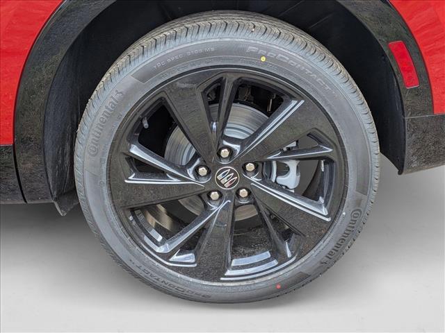 new 2025 Buick Envision car, priced at $39,999