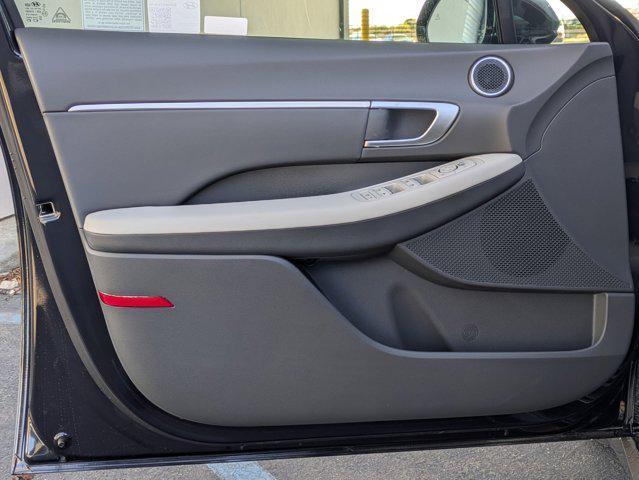new 2025 Hyundai Sonata Hybrid car, priced at $32,705