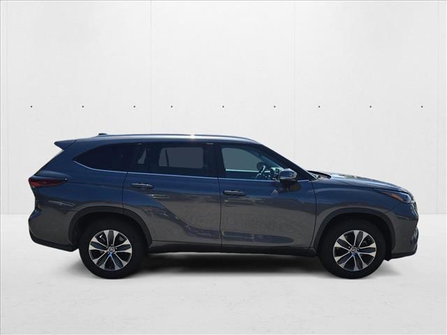used 2024 Toyota Highlander car, priced at $40,459