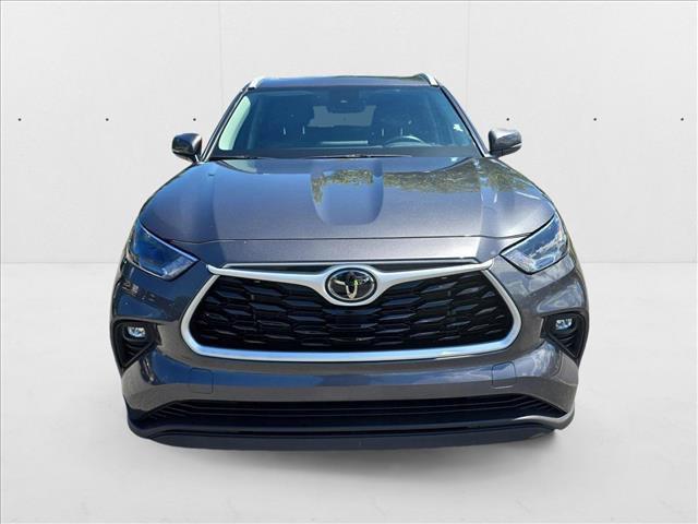 used 2024 Toyota Highlander car, priced at $40,459