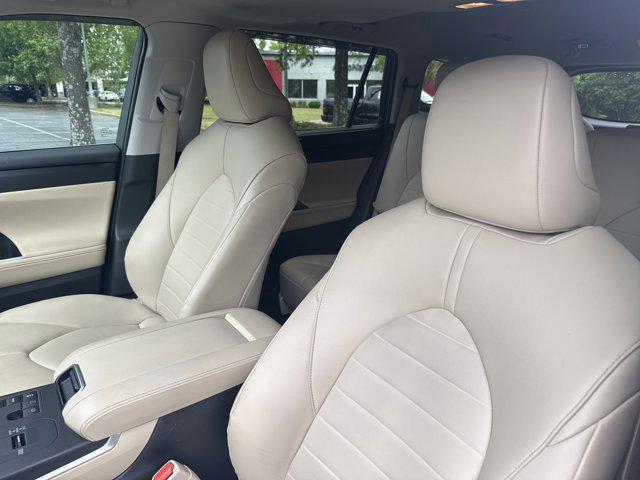 used 2024 Toyota Highlander car, priced at $41,797