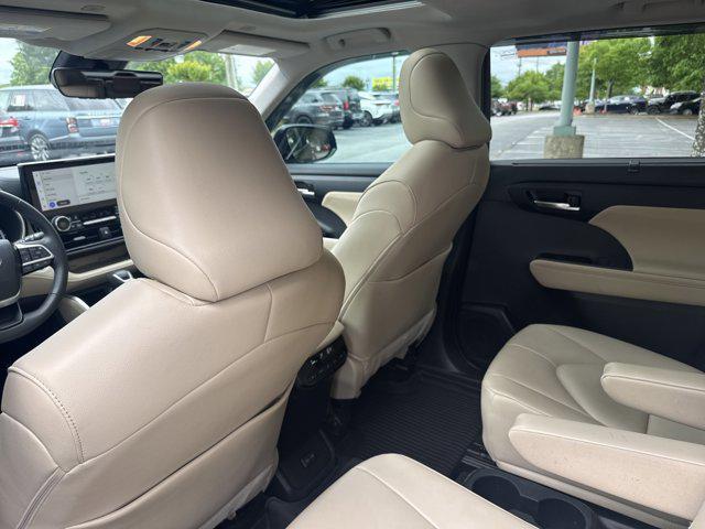 used 2024 Toyota Highlander car, priced at $41,797