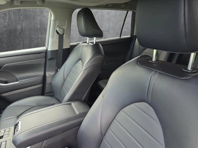 used 2024 Toyota Highlander car, priced at $41,334